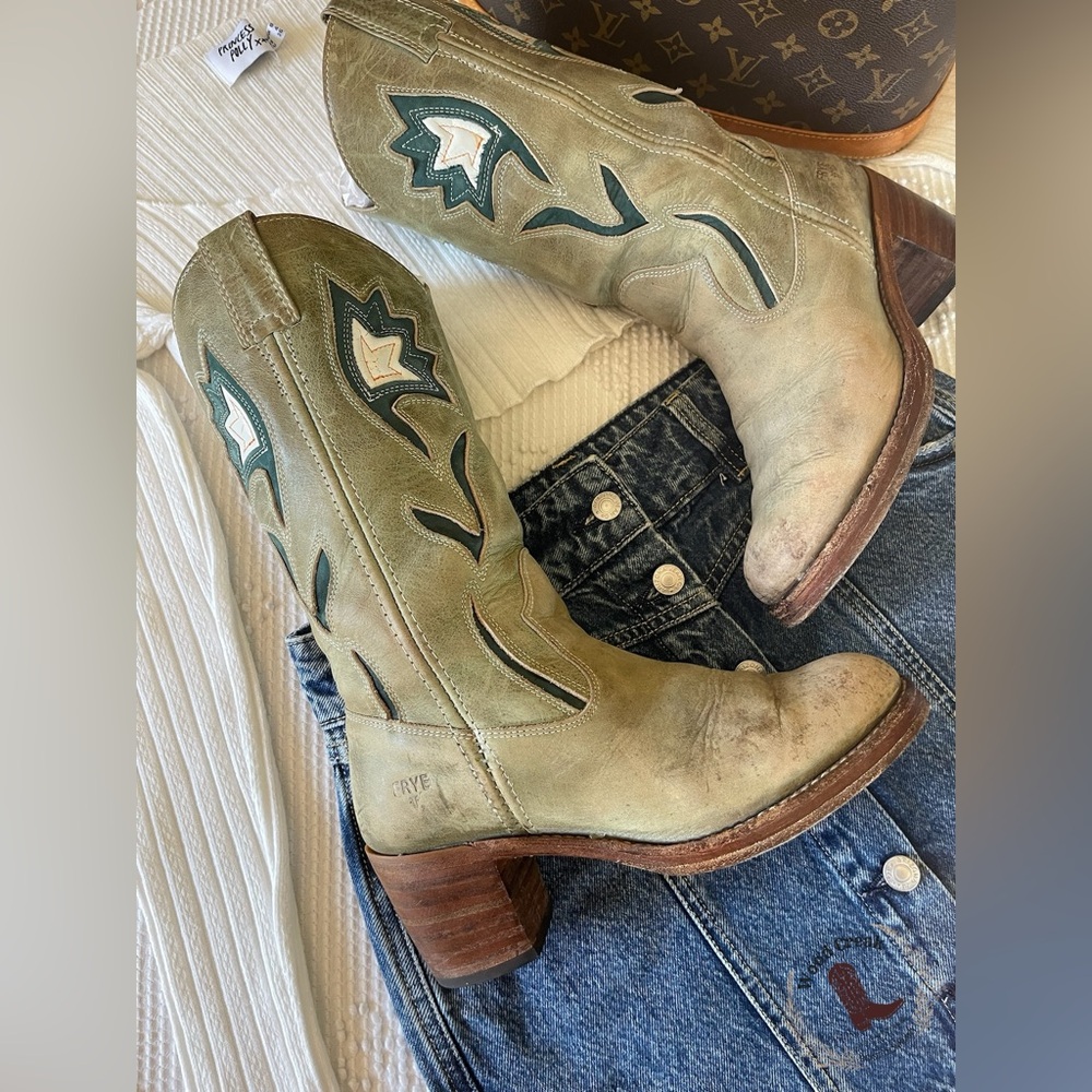FRYE | Sabrina Flower Campus Boots - Picture 3 of 8